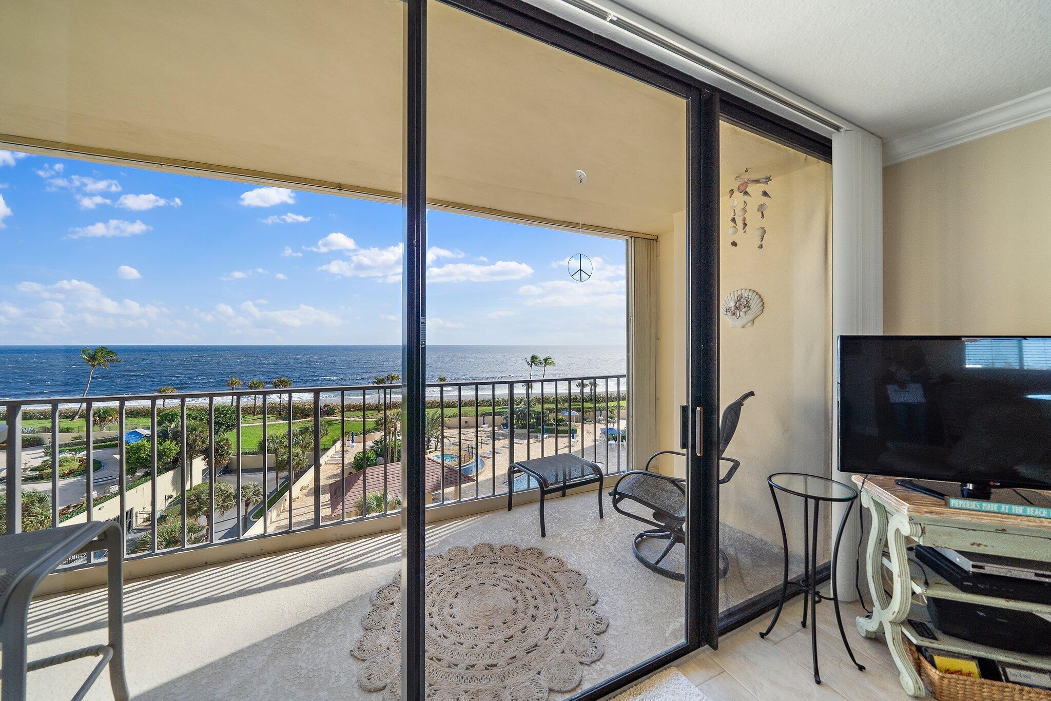 100 Ocean Trail Way, Unit 609 Jupiter, FL 33477 - Photo 8 of 66 a view of a livingroom with furniture