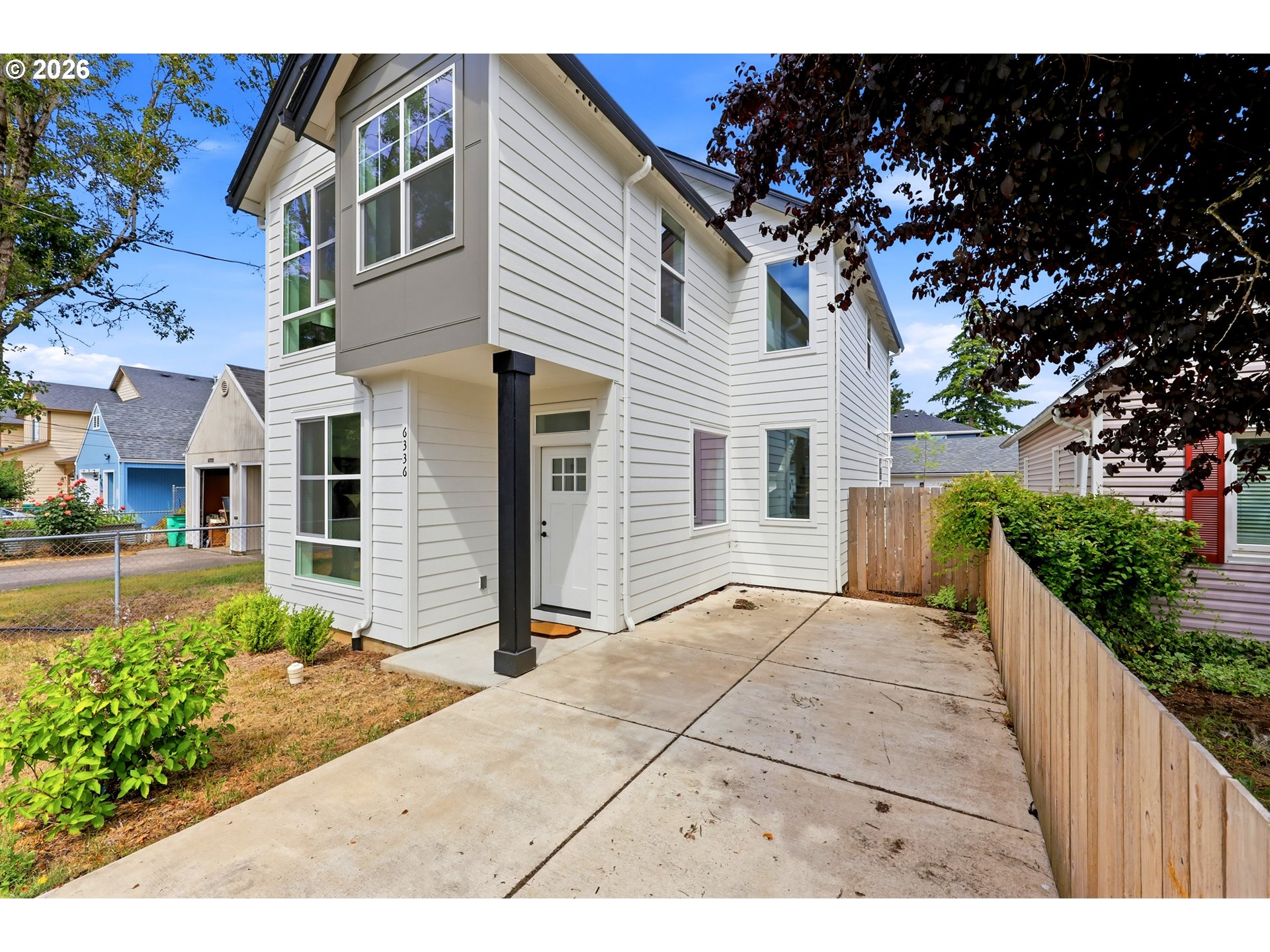 6336 Southeast 84th Place Portland, OR 97266 - Photo 4 of 35