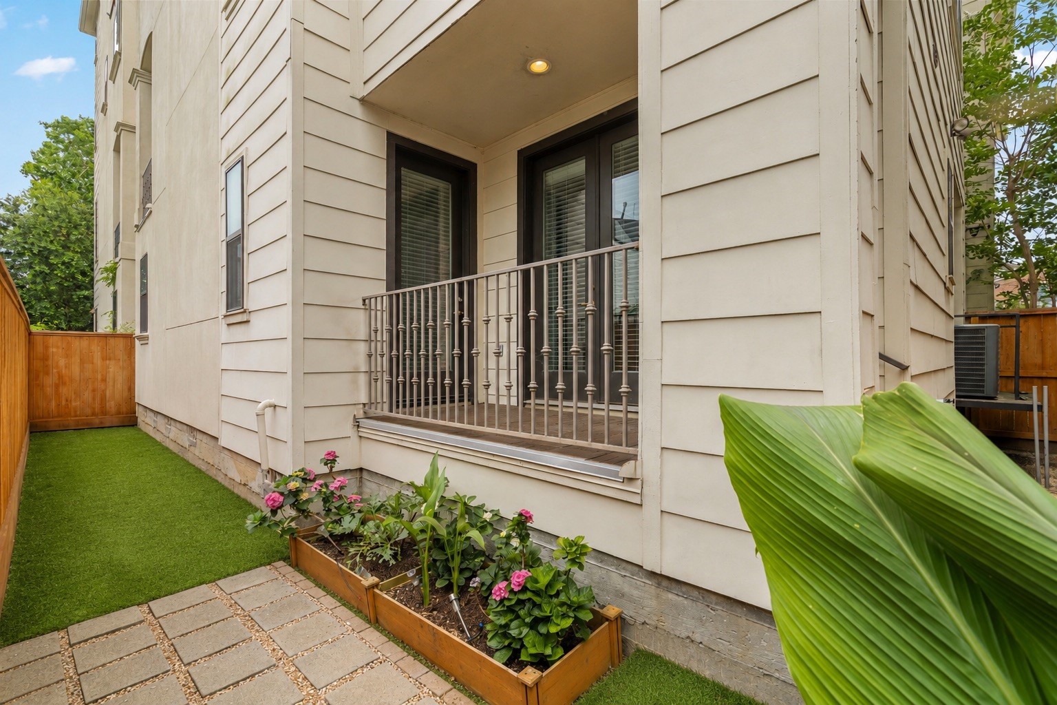 5646 Larkin Street Houston, TX 77007 - Photo 23 of 29 *Rendering if you wanted to add turf or sod to space*