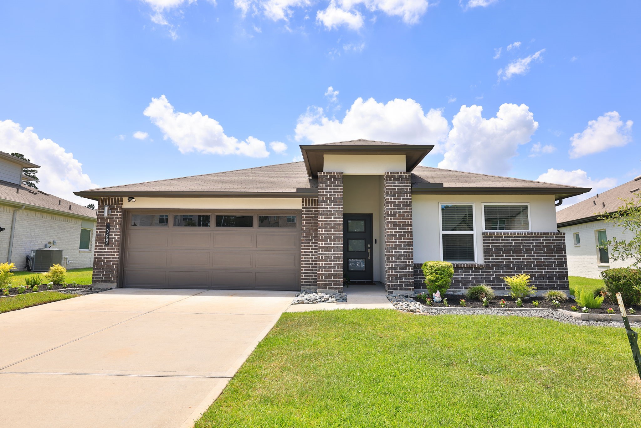 14209 Silver Maple Court Conroe, TX 77384 - Photo 4 of 38