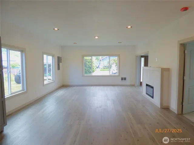 $359,000 | 2420 Aberdeen Avenue, Hoquiam, WA 98550