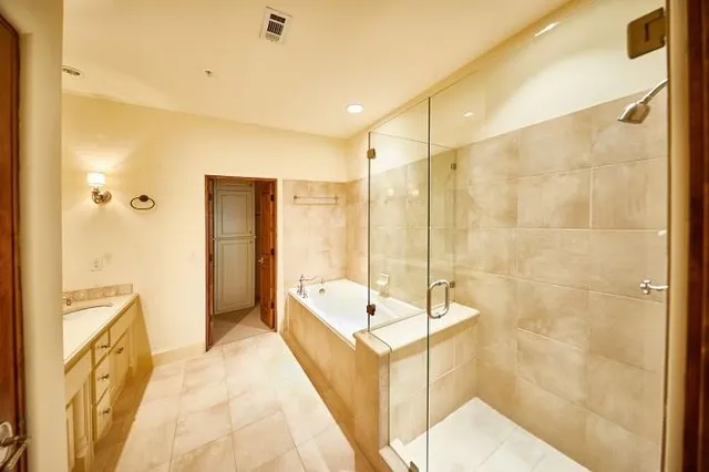 $3,500 | 2510 North Henderson Avenue, Unit 20, Dallas, TX 75206