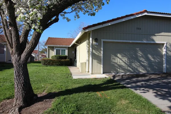 $2,350 | 132 Bryce Way, Vacaville, CA 95687