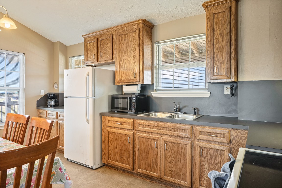 964 South Sage Road Crystal Beach, TX 77650 - Photo 11 of 26