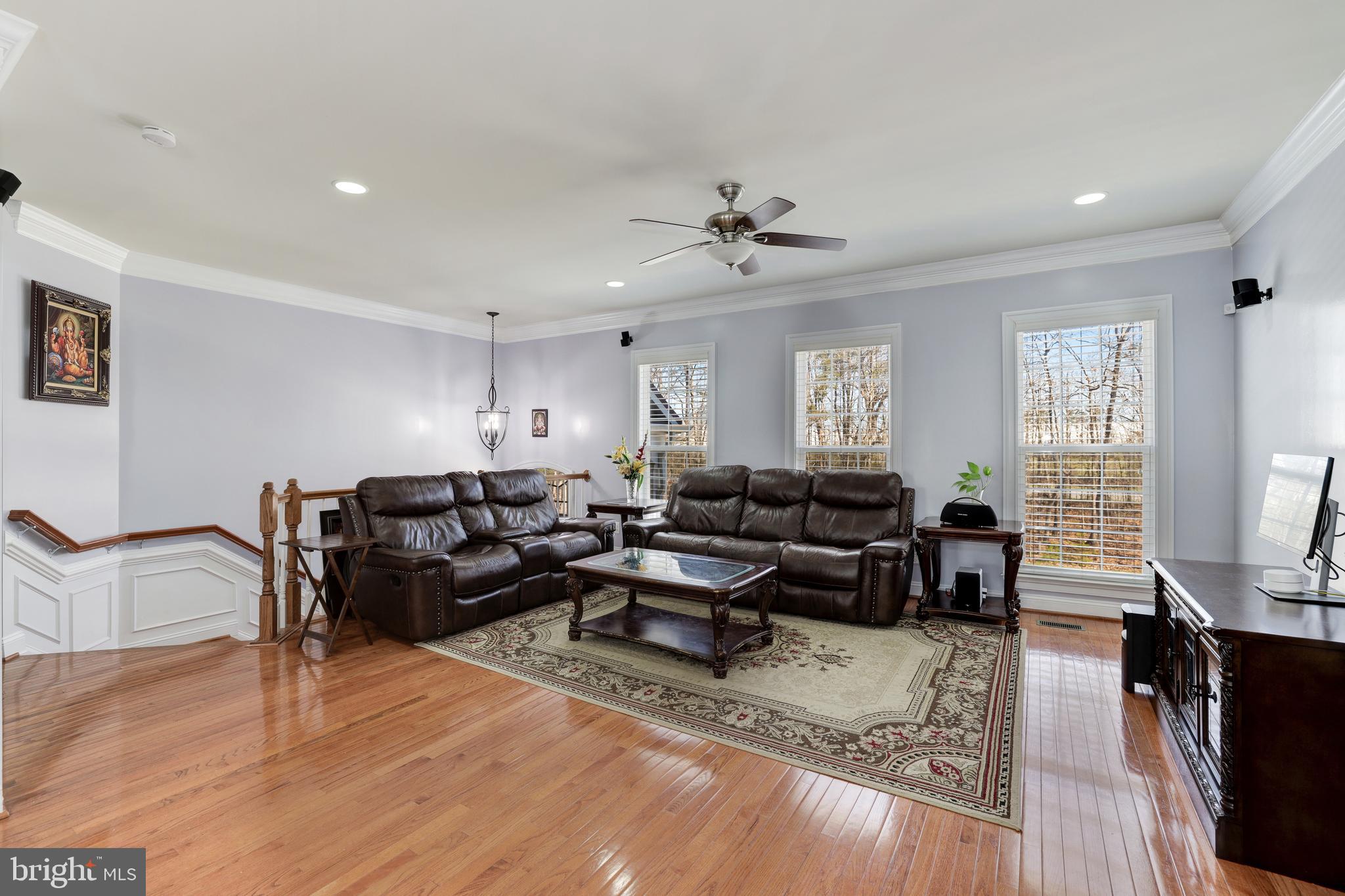 43583 White Cap Terrace Chantilly, VA 20152 - Photo 3 of 18 a living room with furniture