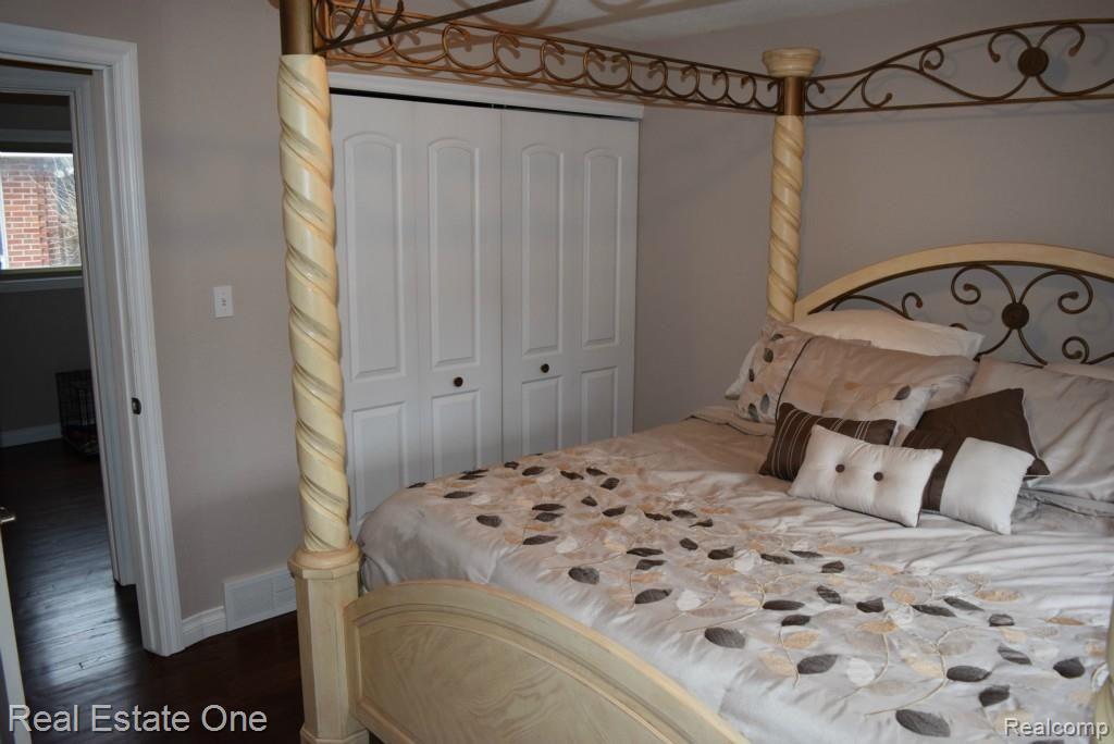 3902 Mark Orr Road Royal Oak, MI 48073 - Photo 31 of 47 3902 Mark Orr 035.jpg