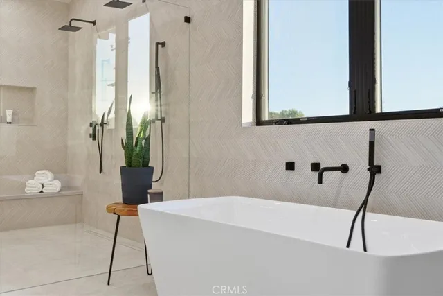 $6,350,000 | 1806 6th Street, Manhattan Beach, CA 90266