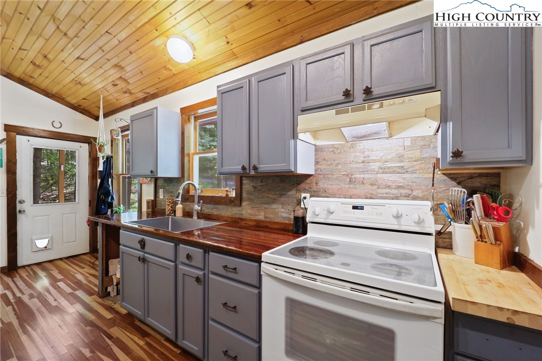 272 Horseshoe Ridge Road East Deep Gap, NC 28618 - Photo 15 of 49 Gallery Image 15