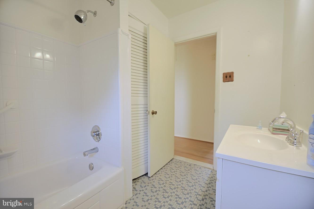 4121 Lochcarrow Road Baltimore, MD 21236 - Photo 10 of 18