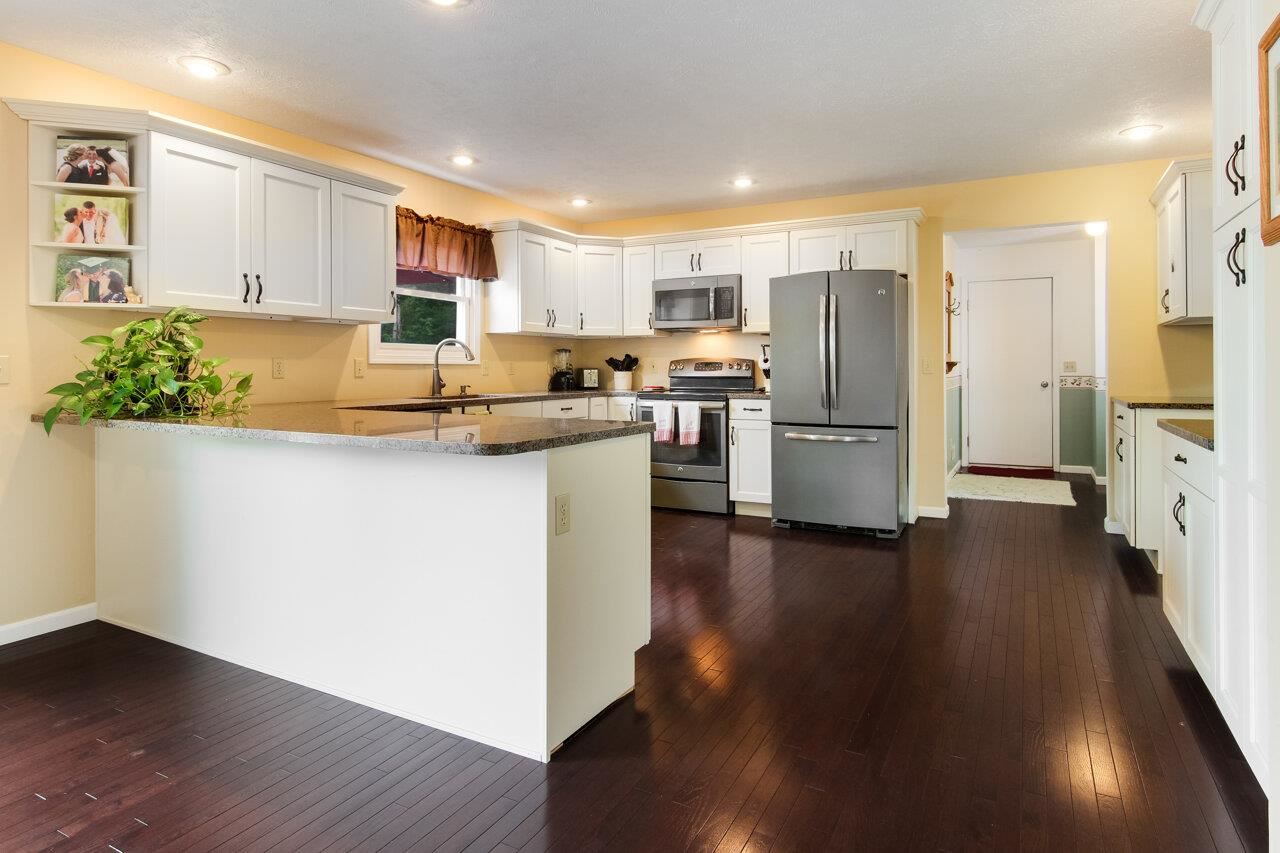 4215 Summerhill Road Traverse City, MI 49684 - Photo 16 of 47 1888593-15.JPG