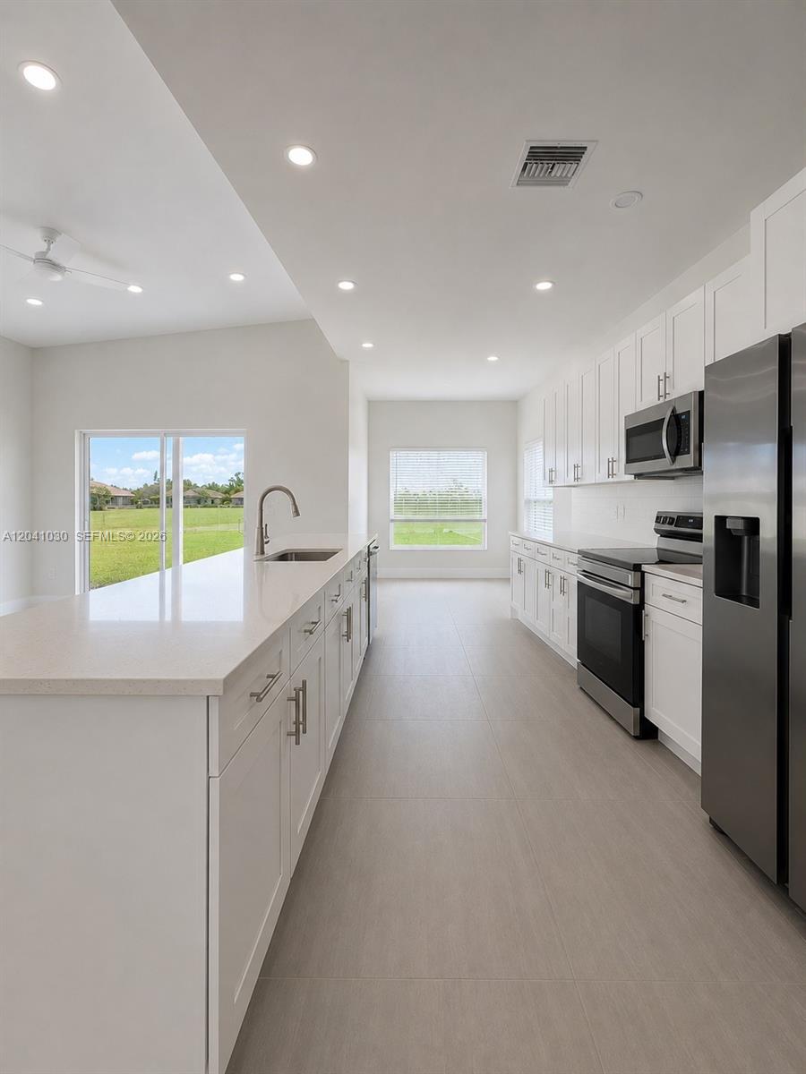 536 Lincoln Road Northeast Lake Placid, FL 33852 - Photo 4 of 15