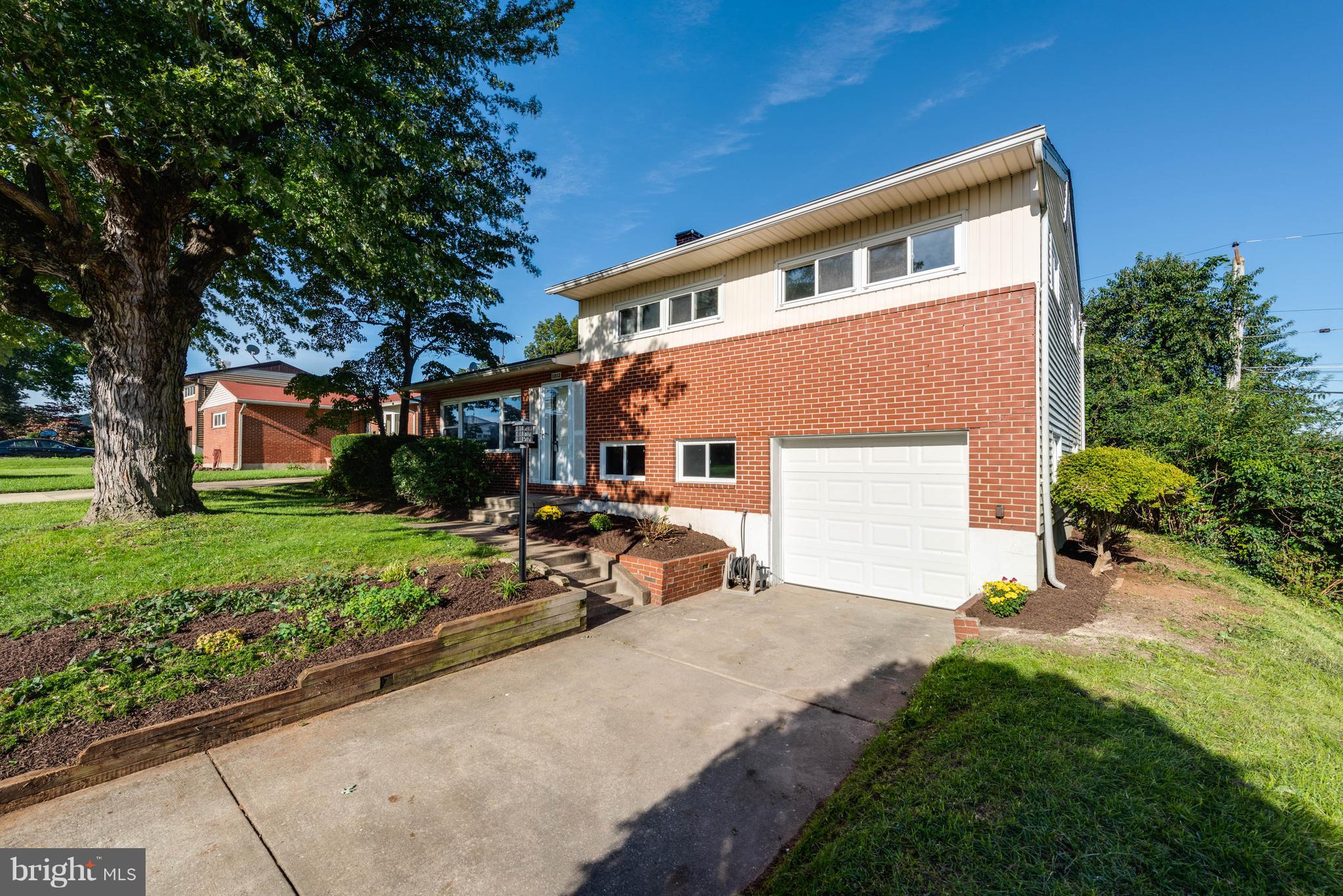 1012 Collwood Road Baltimore, MD 21228 - Photo 3 of 28 One car garage