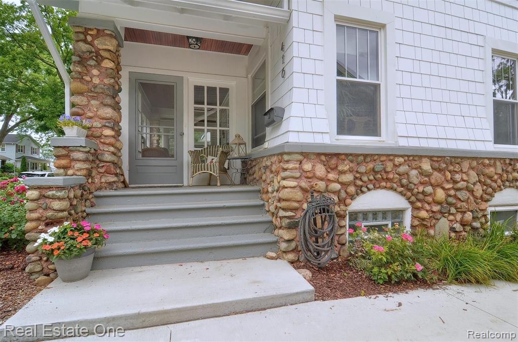 416 North Castell Avenue Rochester, MI 48307 - Photo 4 of 46