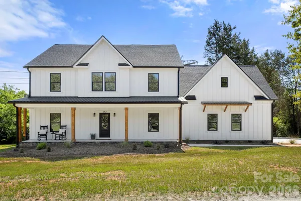 $700,000 | 4762 Lazy Lane, Denver, NC 28037
