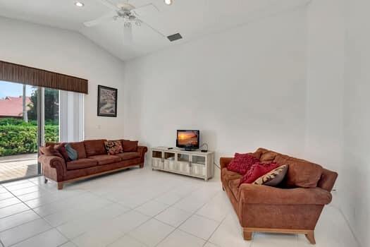 6298 Via Palladium Boca Raton, FL 33433 - Photo 9 of 34 large-01910d90-77e5-702c-8815-116e68b741