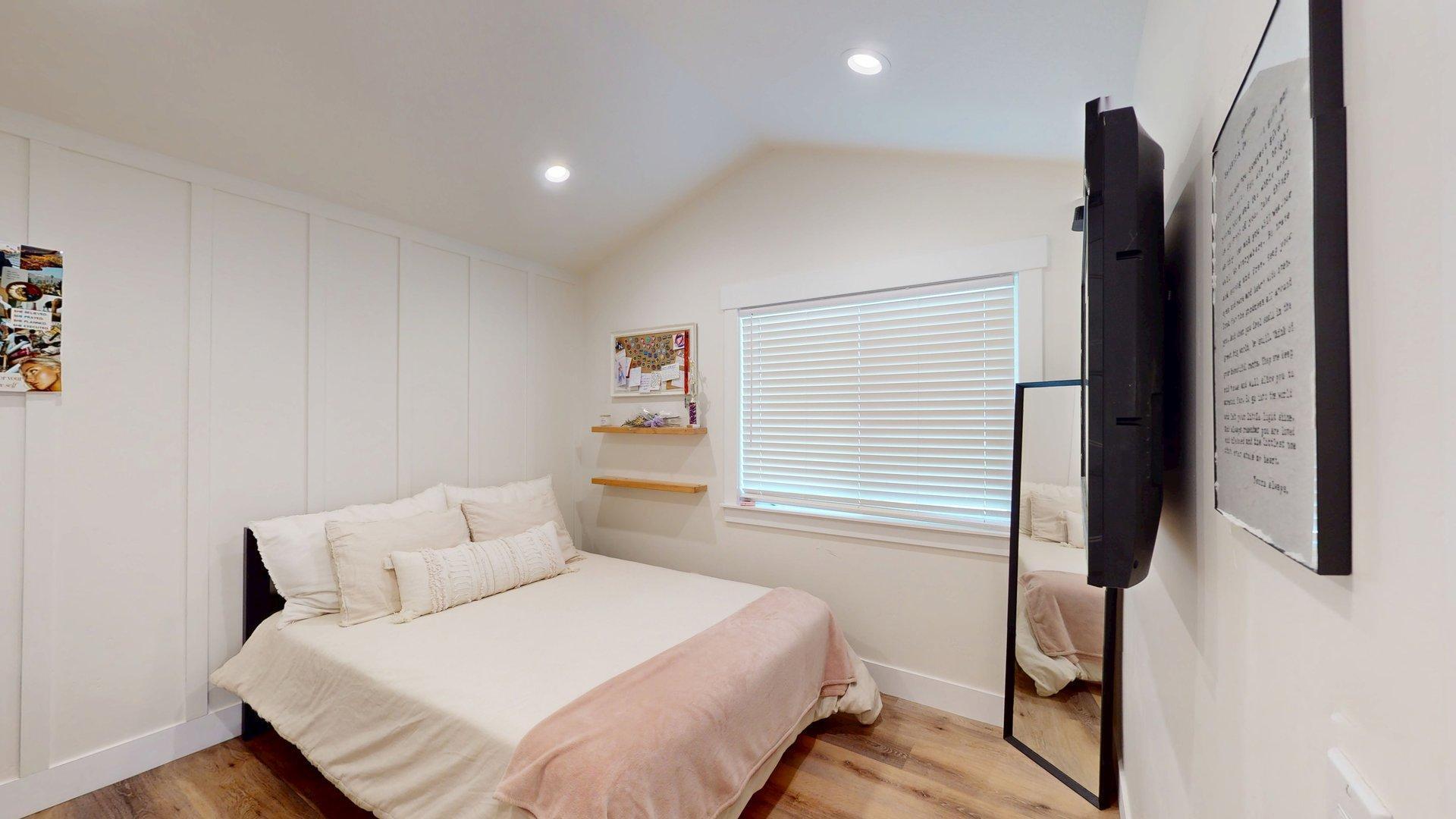 3361 Leonard Road Grants Pass, OR 97527 - Photo 28 of 64 Bedroom 2