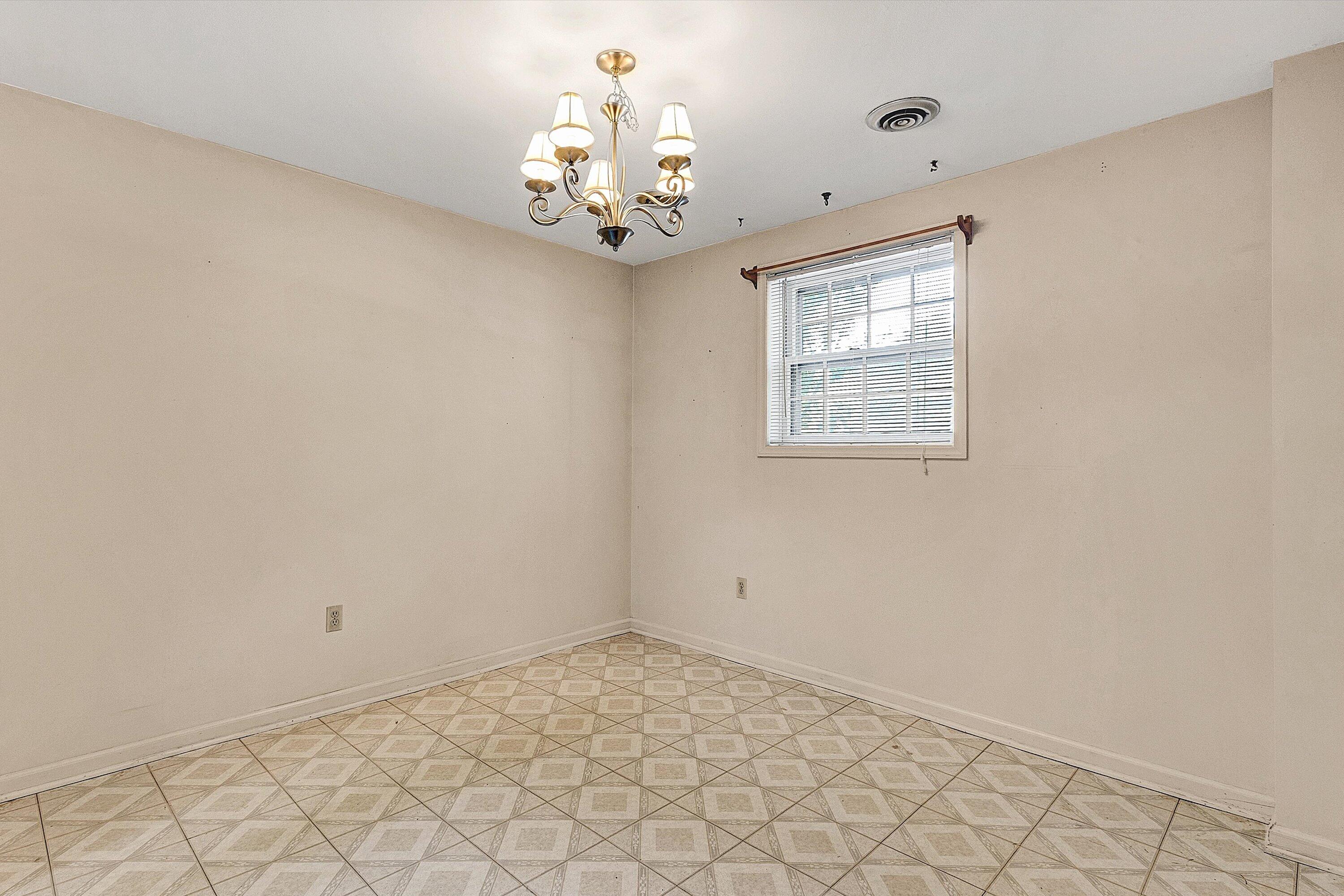 912 Cherokee Trail Covington, VA 24426 - Photo 10 of 31 en empty room with chandelier