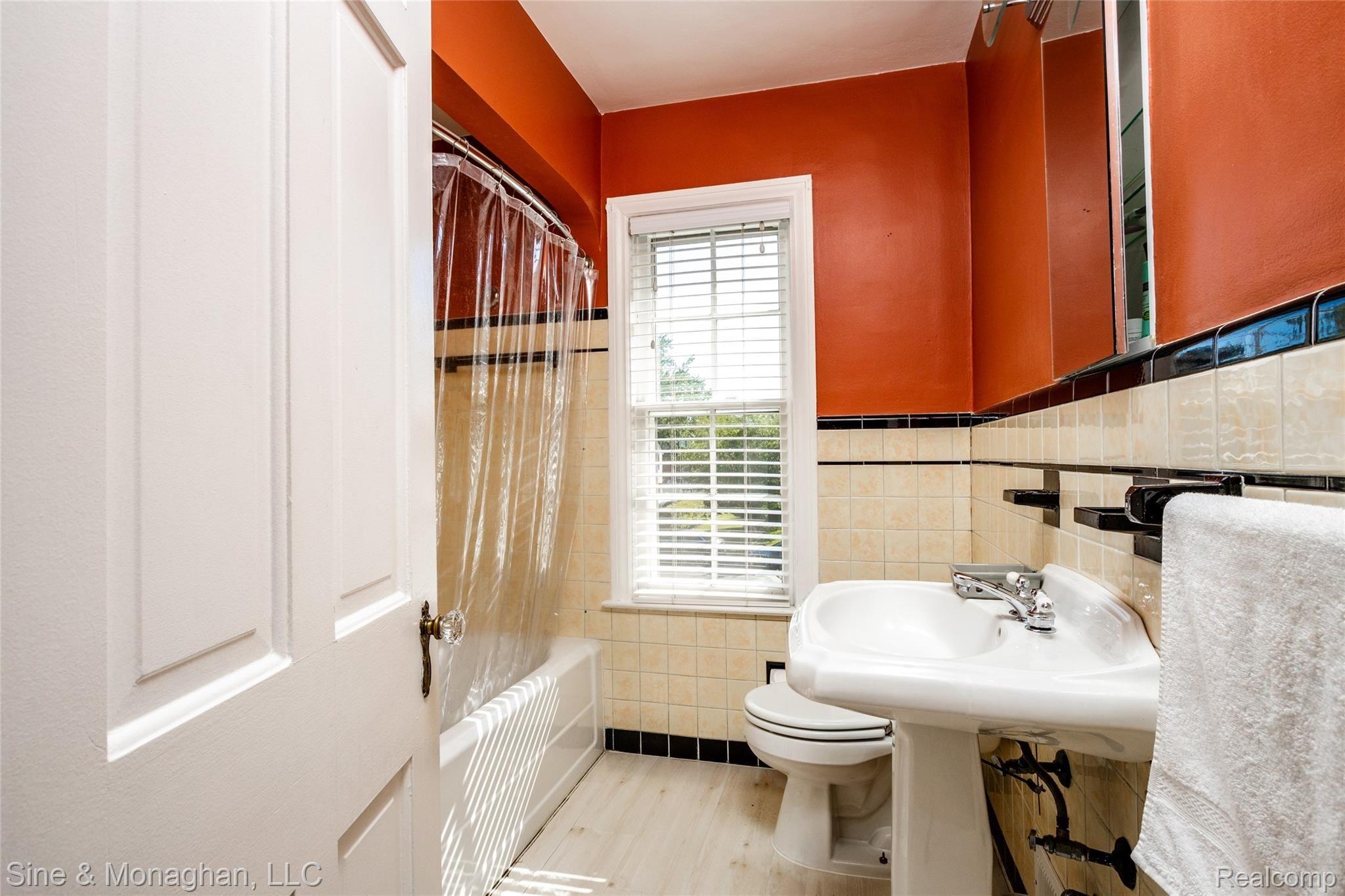 978 Westchester Road Grosse Pointe, MI 48230 - Photo 24 of 48 978 Westchester L035.jpg