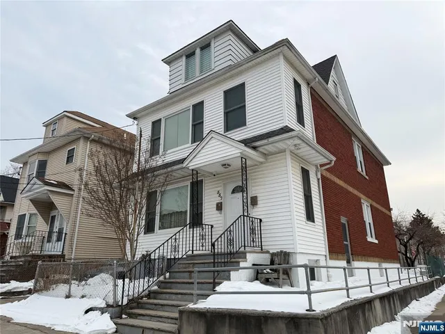 $2,000 | 557 Gregory Avenue, Unit 2, Passaic, NJ 07055