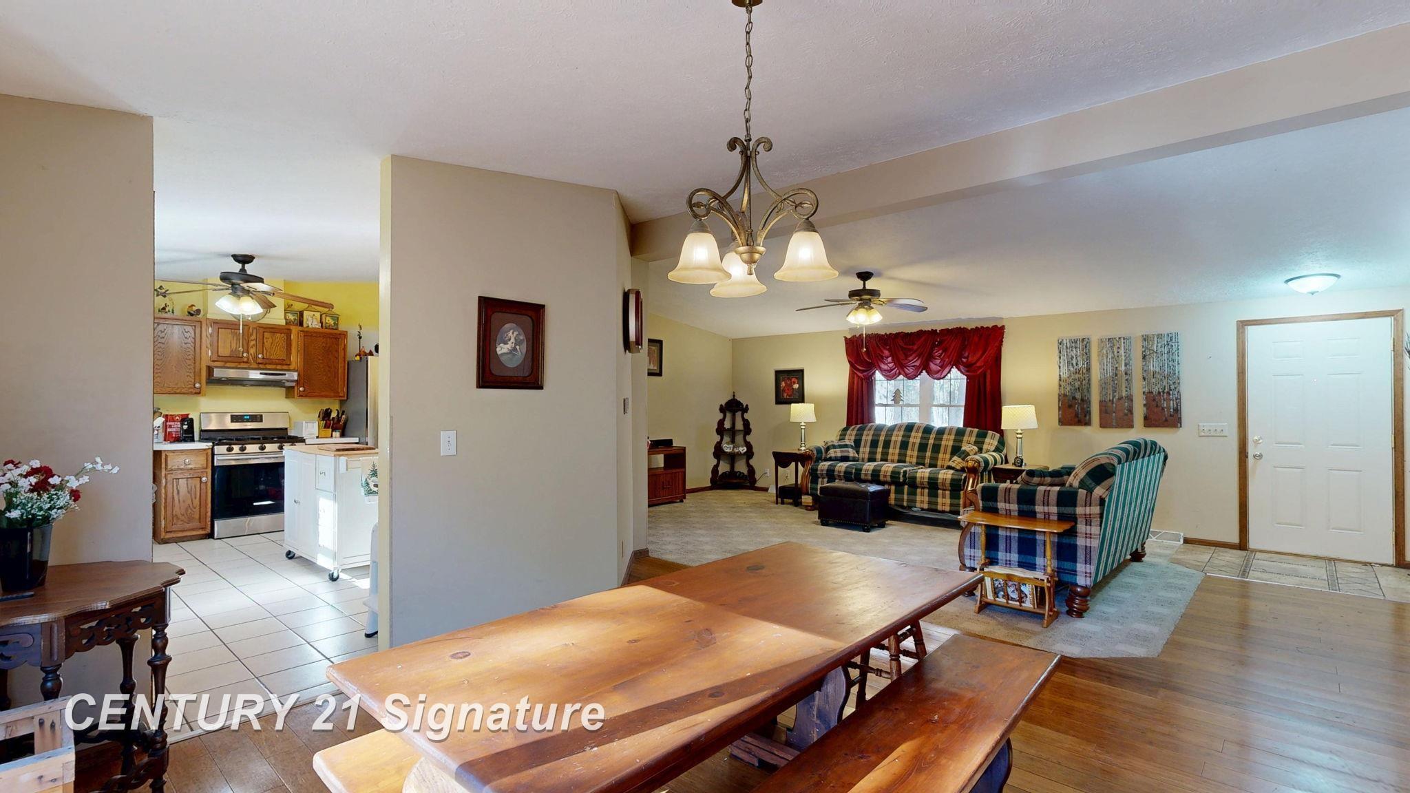 9847 Oakley Road St. Charles, MI 48655 - Photo 12 of 25 50193074-c68bee31-936e-4ac5-bd44-20e9f611b7ea.JPG