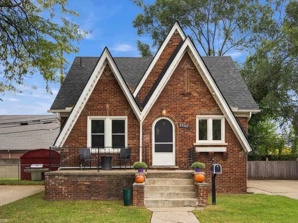 $250,000 | 22945 Pleasant Street, St. Clair Shores, MI 48080