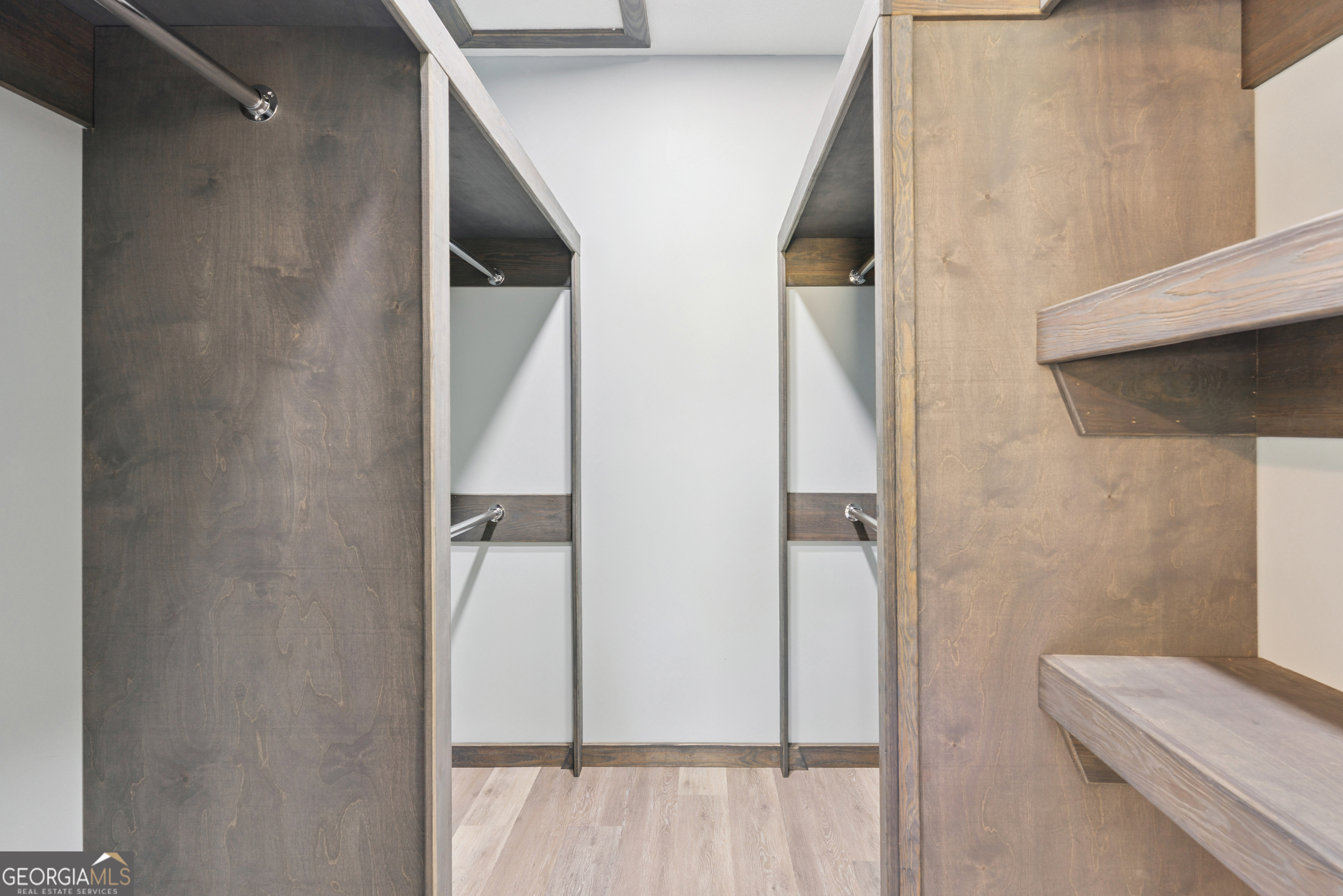 29 Chisholm Street Nahunta, GA 31553 - Photo 23 of 49 a bathroom with a bathtub