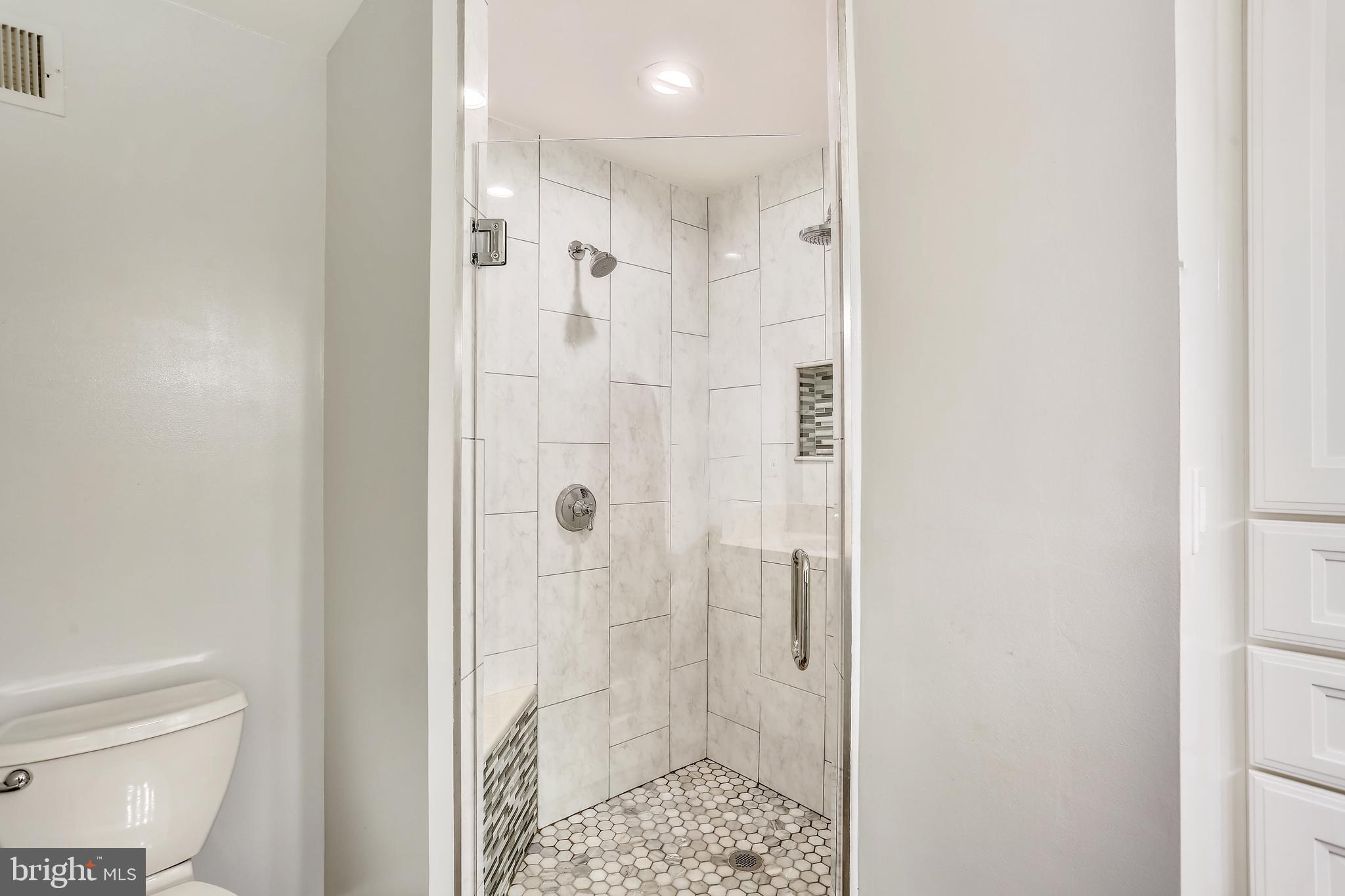 12025 Cheyenne Road Gaithersburg, MD 20878 - Photo 14 of 28 Master Bath