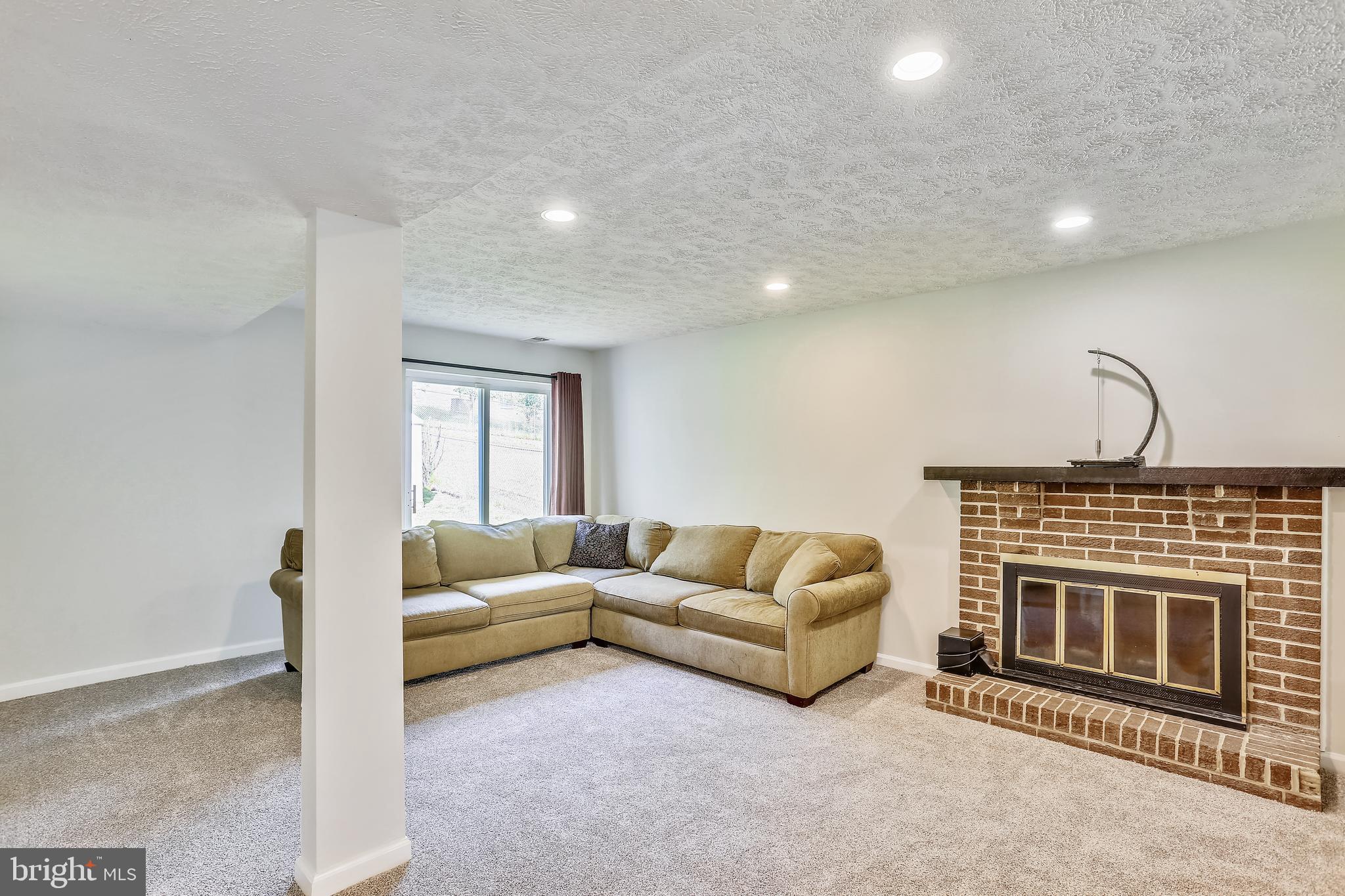 12025 Cheyenne Road Gaithersburg, MD 20878 - Photo 19 of 28 Family Room