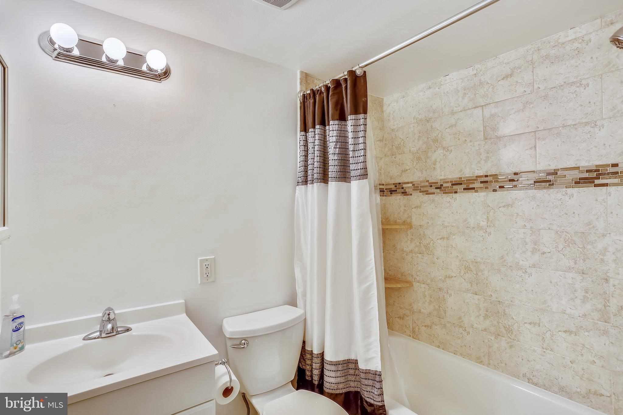 12025 Cheyenne Road Gaithersburg, MD 20878 - Photo 21 of 28 Lower Level Full Bath
