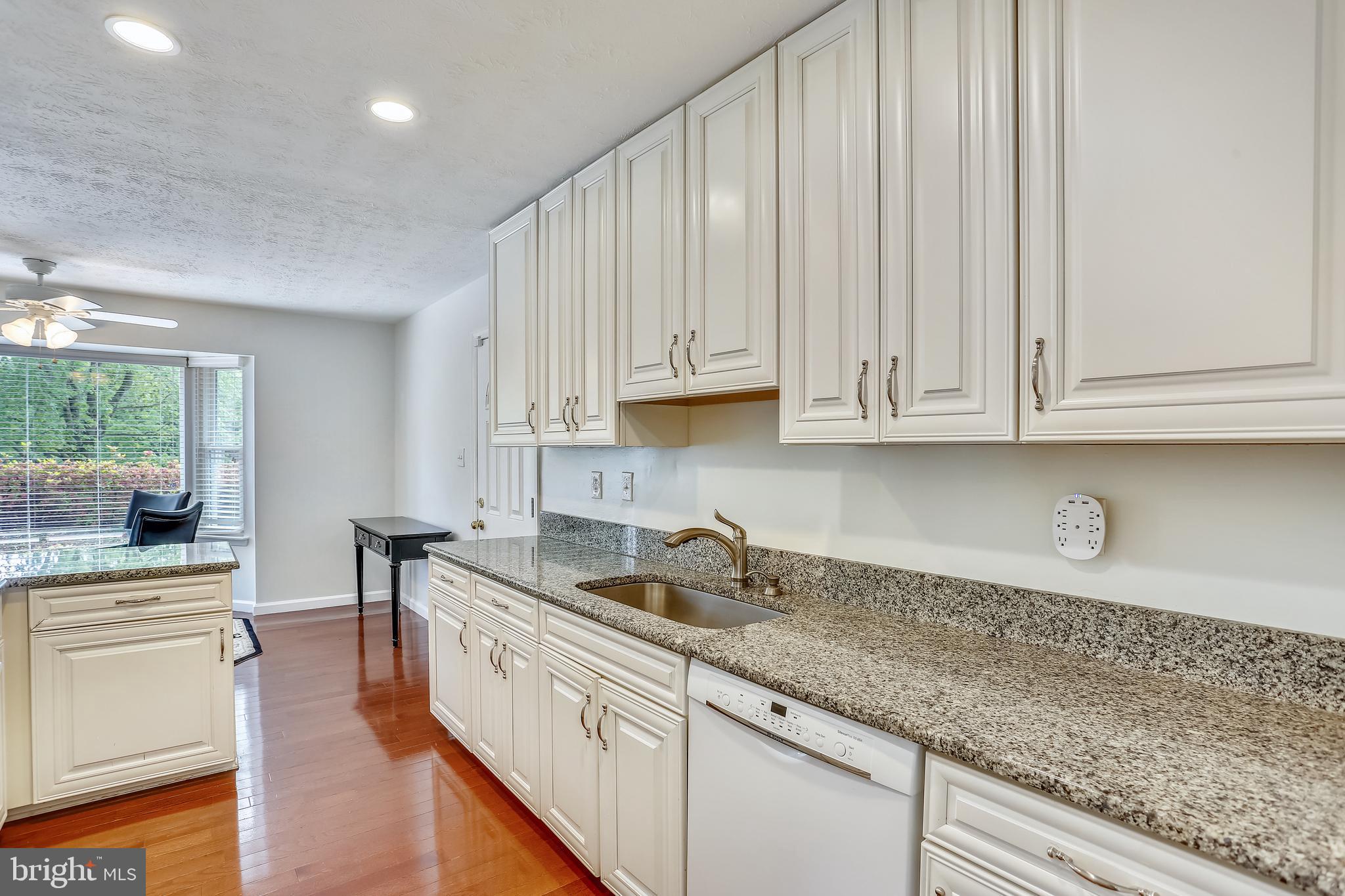 12025 Cheyenne Road Gaithersburg, MD 20878 - Photo 6 of 28 Kitchen