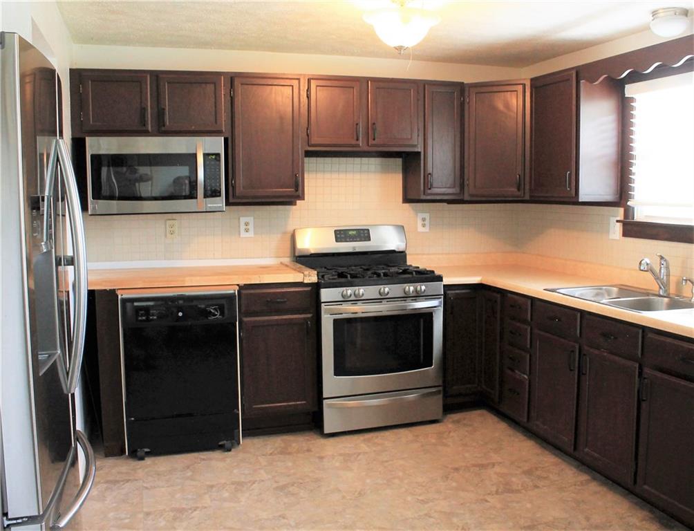 640 Bairdford Road Gibsonia, PA 15044 - Photo 6 of 16 Kitchen