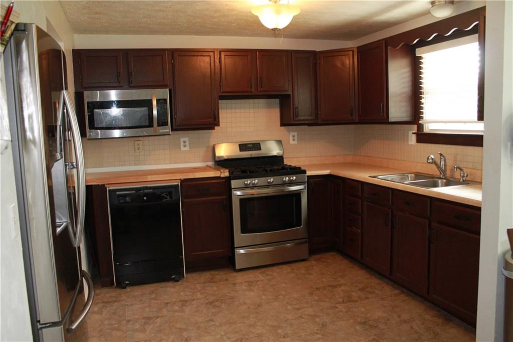 640 Bairdford Road Gibsonia, PA 15044 - Photo 8 of 16 Kitchen