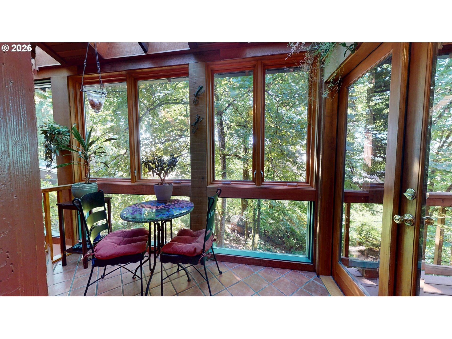 411 Perry Street Springfield, OR 97477 - Photo 17 of 48 Sun Room