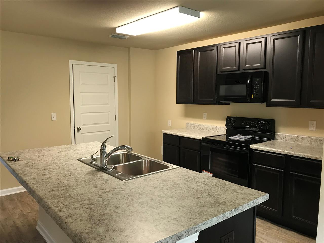 1632 Abbey Loop Foley, AL 36535 - Photo 5 of 13 Kitchen