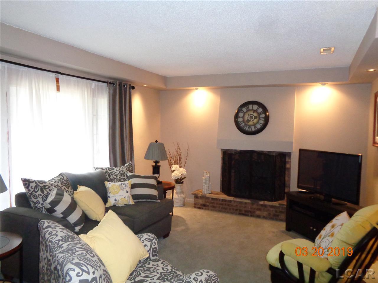 7562 Secor Road Lambertville, MI 48144 - Photo 6 of 13 31373977-5.JPG