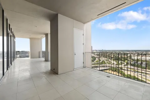 $995,000 | 1717 Arts Plaza, Unit 2112, Dallas, TX 75201