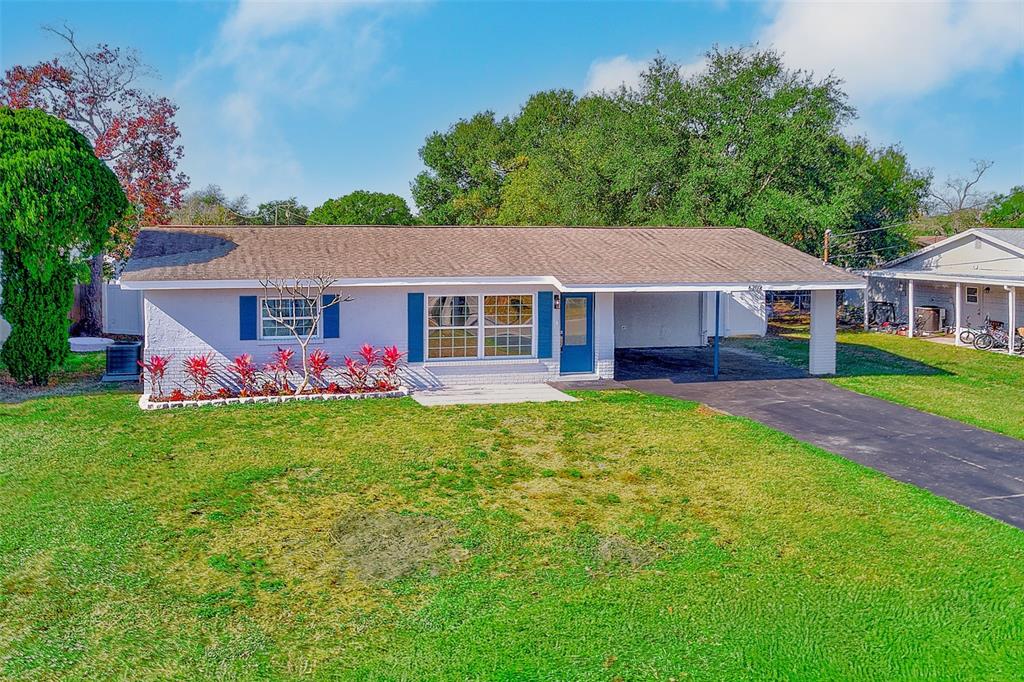 6208 Florida Circle East Apollo Beach, FL 33572 - Photo 1 of 43 a front view of a house with garden
