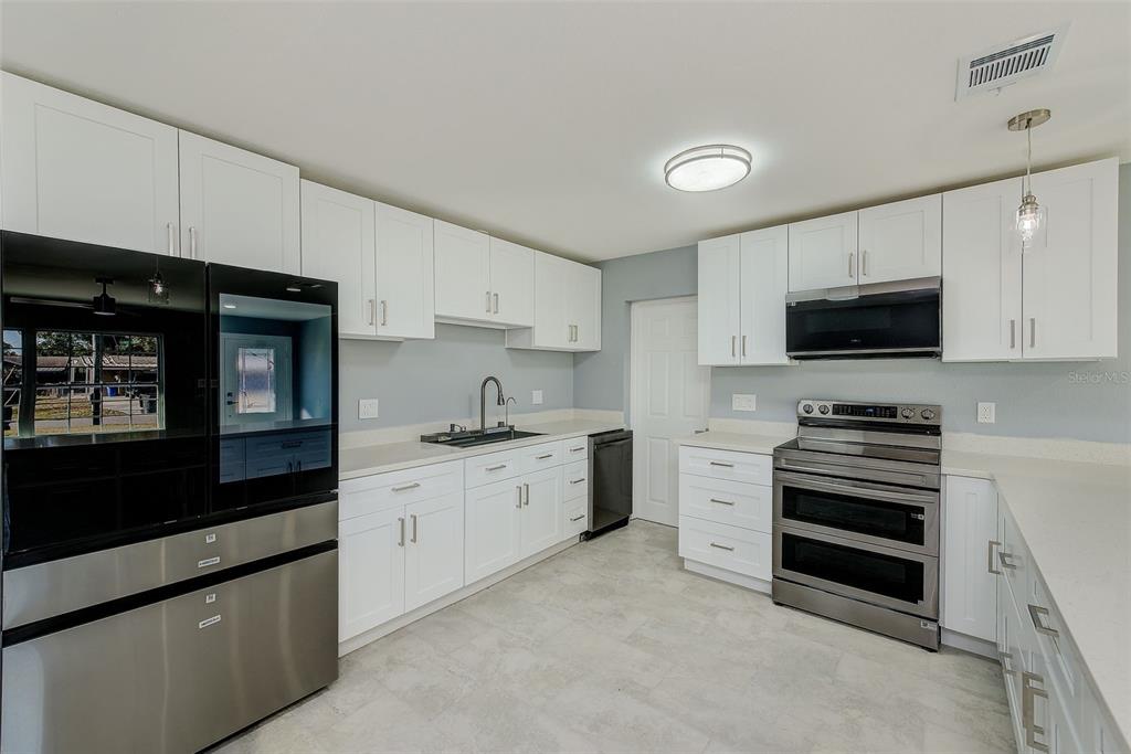 6208 Florida Circle East Apollo Beach, FL 33572 - Photo 11 of 43 a kitchen with granite countertop a stove and a sink