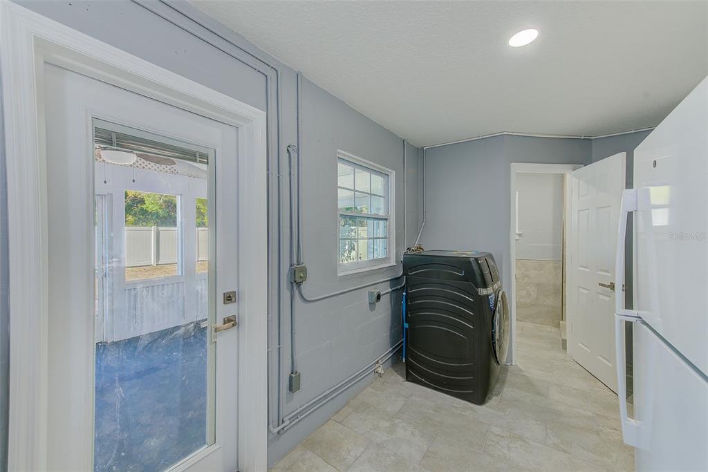 6208 Florida Circle East Apollo Beach, FL 33572 - Photo 29 of 43 a bedroom with a bed and a window