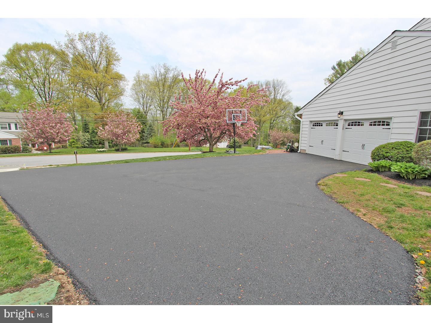 986 Cloverly Road Berwyn, PA 19312 - Photo 24 of 25 Driveway