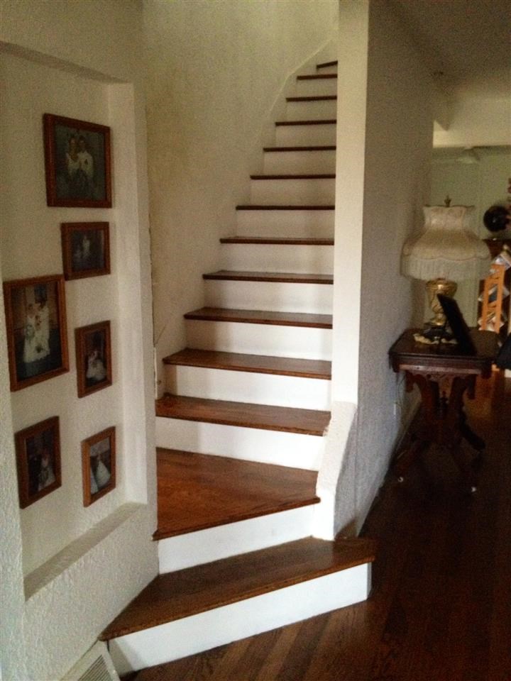 6838 North Bellview Road Freeport, IL 61032 - Photo 9 of 22 a view of entryway and hall