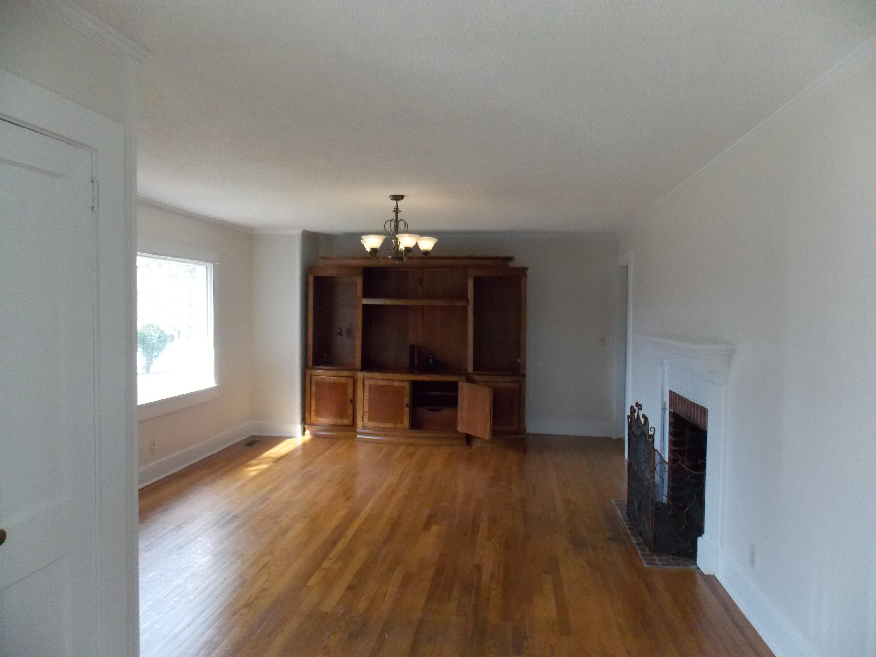 306 South Maple Street, Unit 1 McCormick, SC 29835 - Photo 4 of 12 DSCN3458