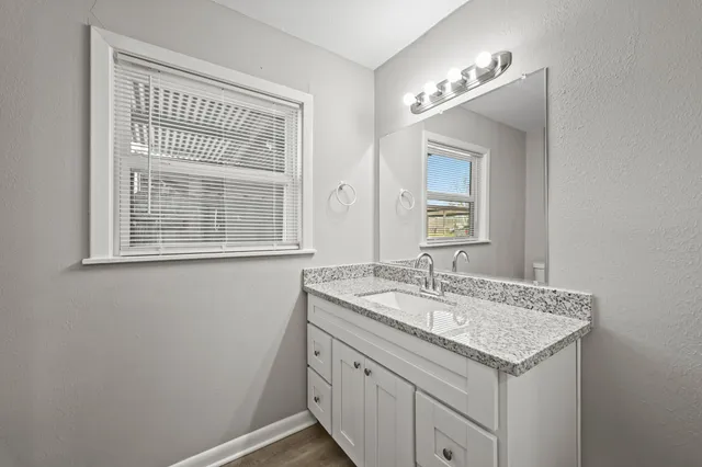 $215,000 | 605 West Avenue, Pasadena, TX 77502