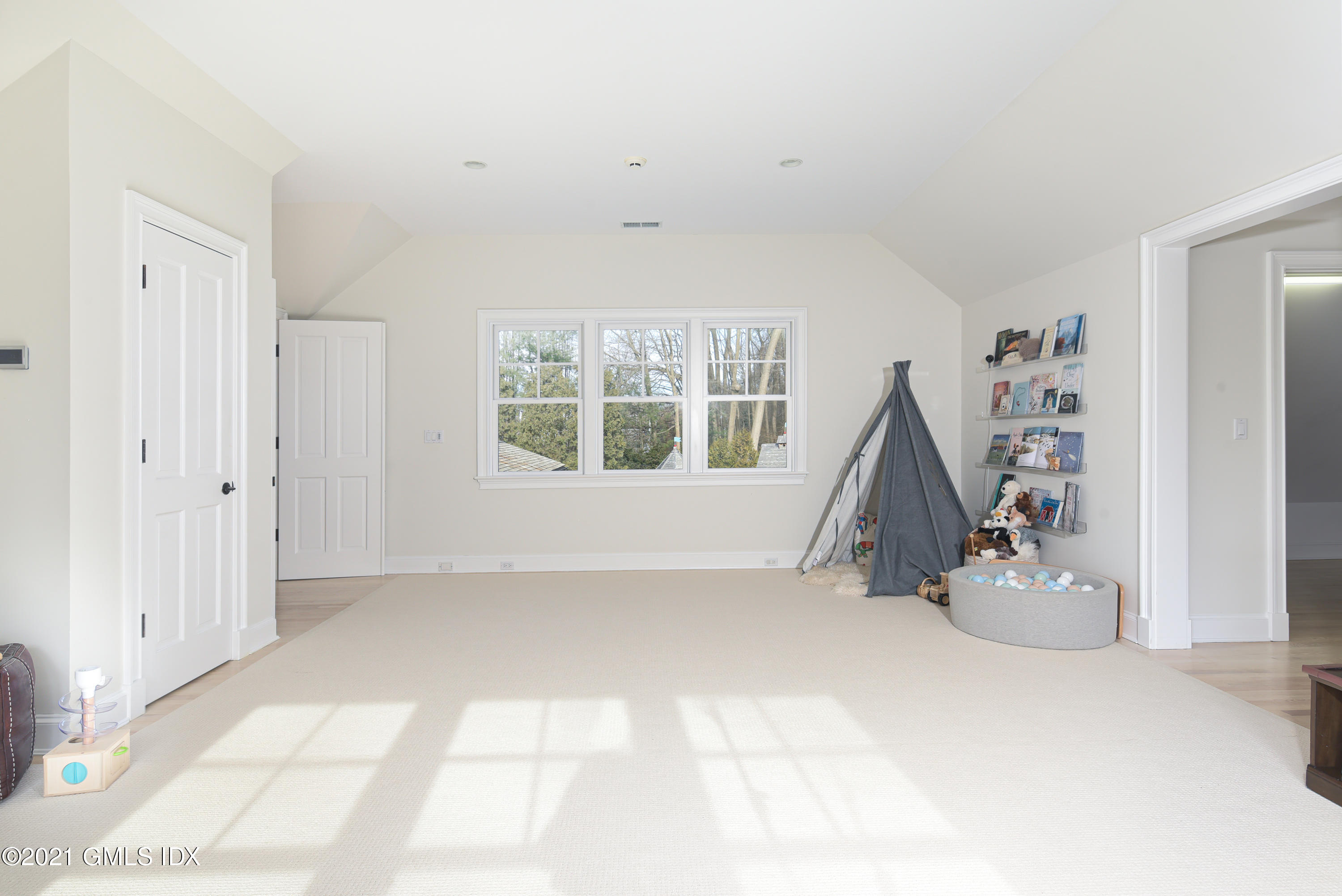 44 Glen Avon Drive Riverside, CT 06878 - Photo 24 of 39 a view of an empty room with a window