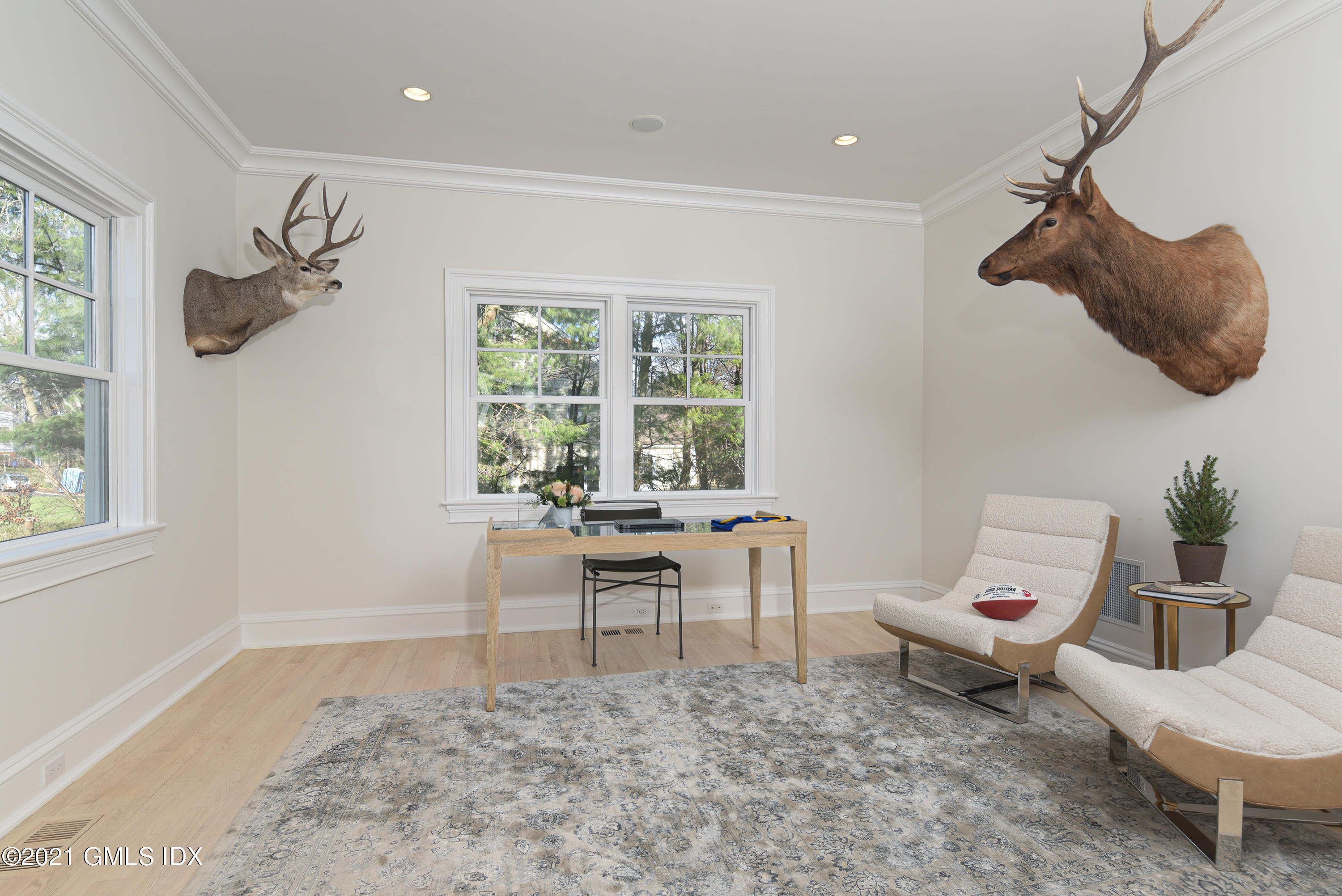 44 Glen Avon Drive Riverside, CT 06878 - Photo 10 of 39 a living room with furniture and a window