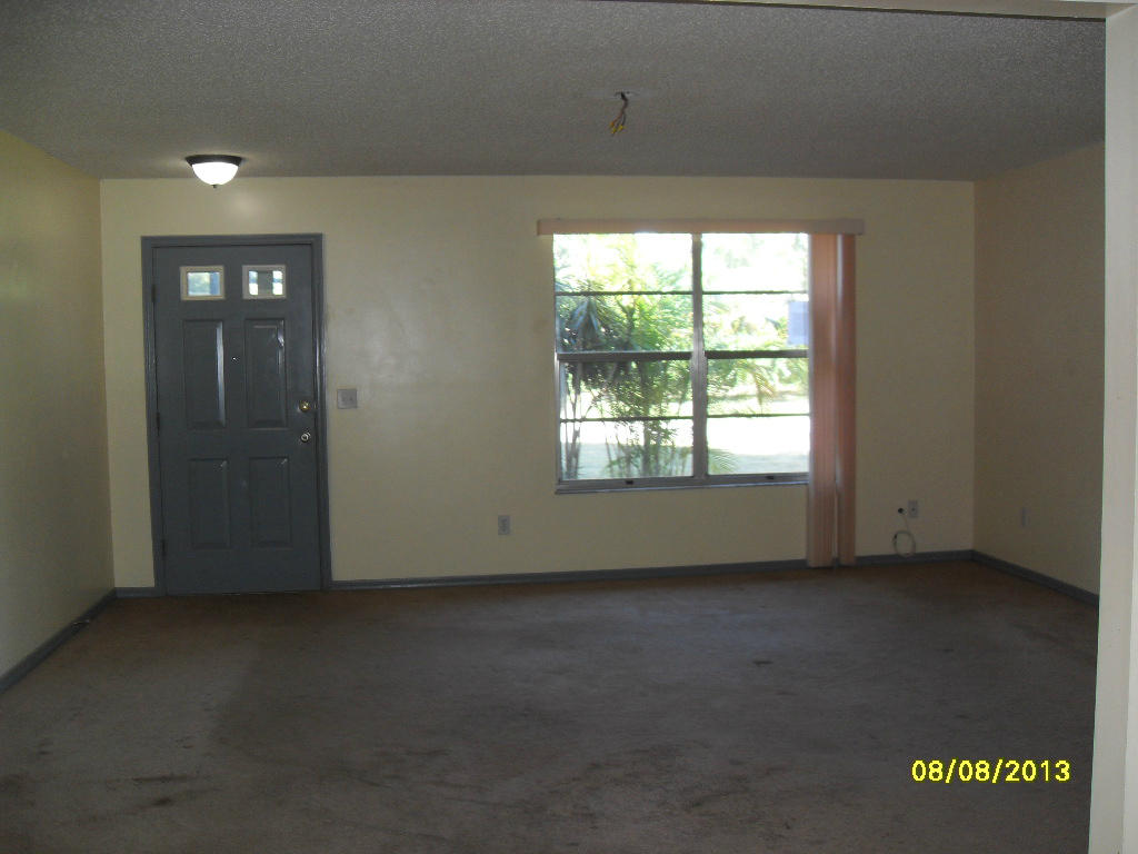 7105 Donlon Road Fort Pierce, FL 34951 - Photo 5 of 19 Living room
