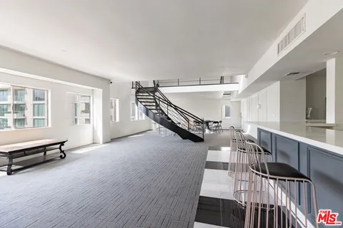 $1,395,000 | 121 South Palm Drive, Unit 401, Beverly Hills, CA 90212
