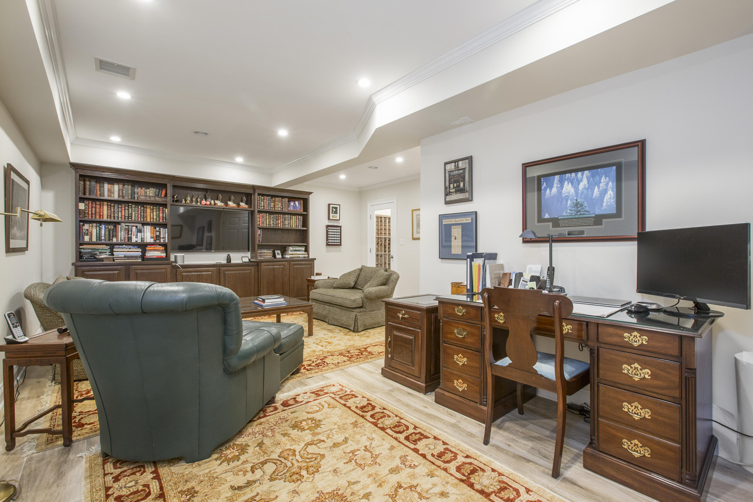 30 Richmond Hill Road, Unit 4 New Canaan, CT 06840 - Photo 31 of 40 a living room with furniture and a flat screen tv