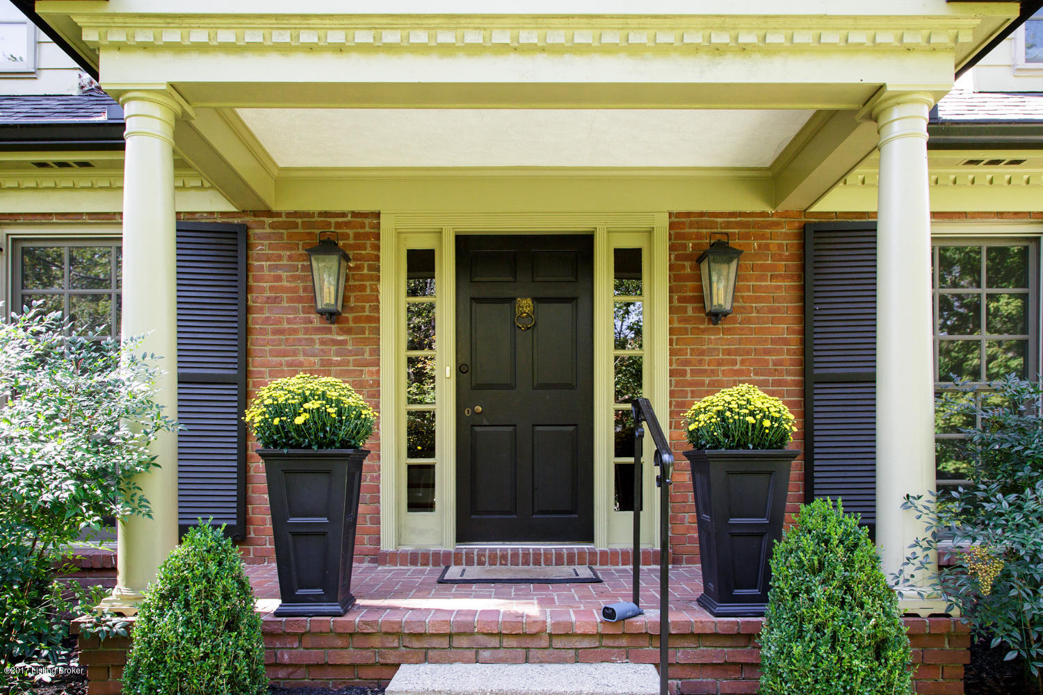 2430 Woodside Road Louisville, KY 40207 - Photo 2 of 54 Entry
