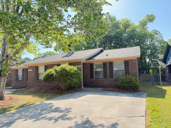 $1,825 | 186 Dorchester Manor Boulevard, Unit B, North Charleston, SC 29420